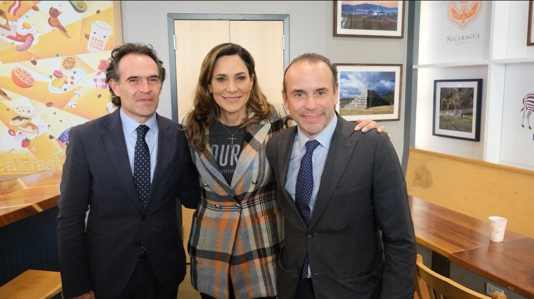 María Elvira Salazar con Fico Gutiérrez y Alejandro Eder