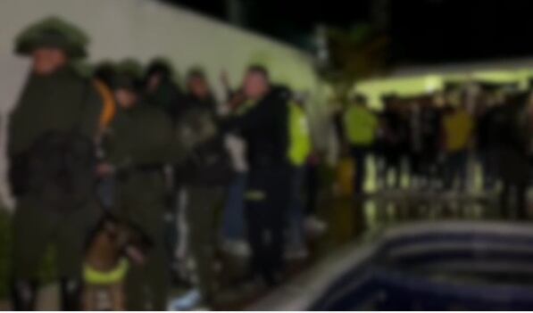 Más de 120 adolescentes fueron hallados en el lugar.