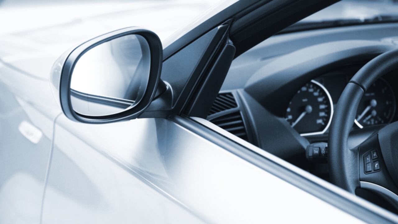 Cerrar la puerta del carro con brusquedad será una acción sancionable en un país de Europa.