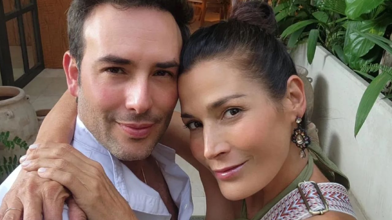 Sebastián Martínez está casado con la actriz y modelo Kathy Sáenz.