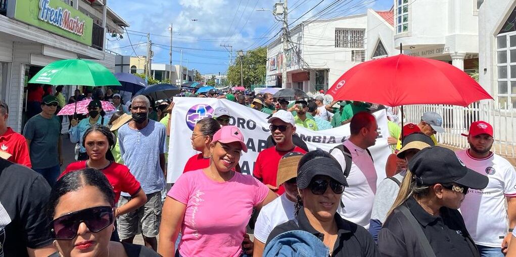 Comerciantes recorrienron el centro de la isla.