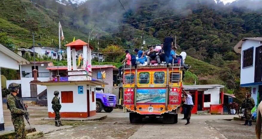 Ejército acompaña retorno de comunidades en Briceño, Antioquia.