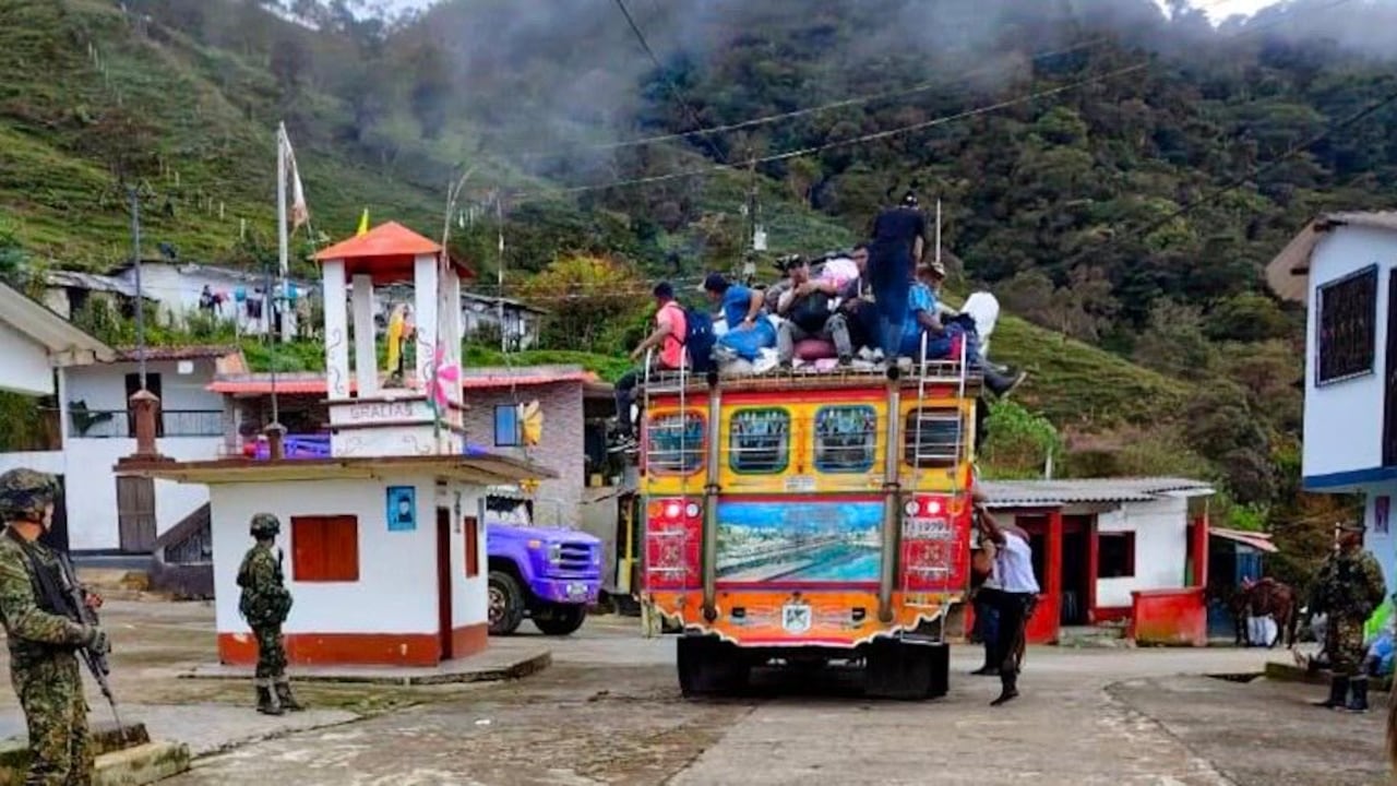 Ejército acompaña retorno de comunidades en Briceño, Antioquia.
