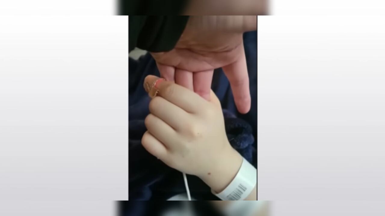 La mano de Archie Battersbee