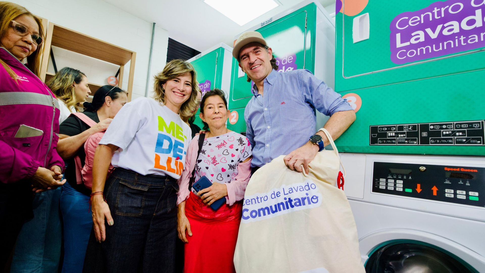 Instalaciones del primer centro de lavado comunitario habilitado en la comuna 3-Manrique de Medellín, un proyecto de la Alcaldía de Medellín que busca liberar tiempo de las labores domésticas para las familias cuidadoras.