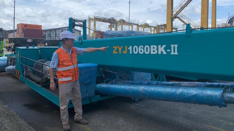 El material fue diseñado en China y cruzó un mes el océano.