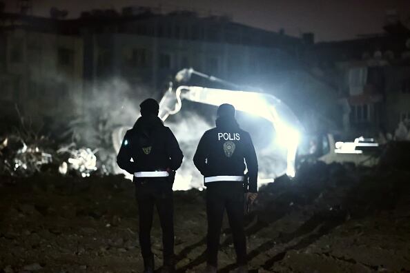 Un total de 126 personas fueron detenidas, señalaron los medios estatales turcos, citando a fuentes de seguridad. (Photo by Omer Urer/Anadolu Agency via Getty Images)