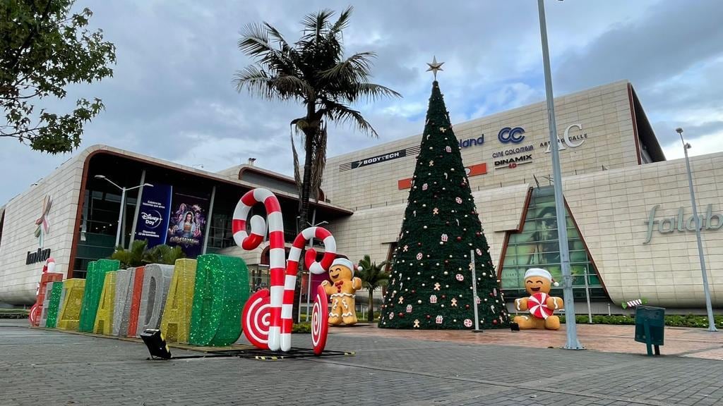 Centro Comercial Titán Plaza