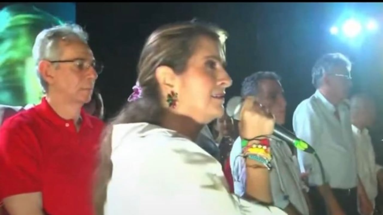 Polémica por la presencia en tarima de Yessid Pulgar con Paloma Valencia.