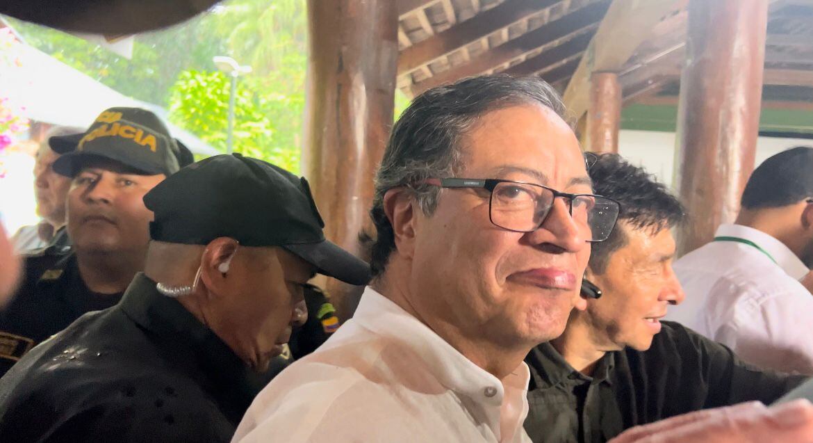 Reacción del presidente Gustavo Petro al ser interrogado por la supuesta muerta de Iván Márquez.