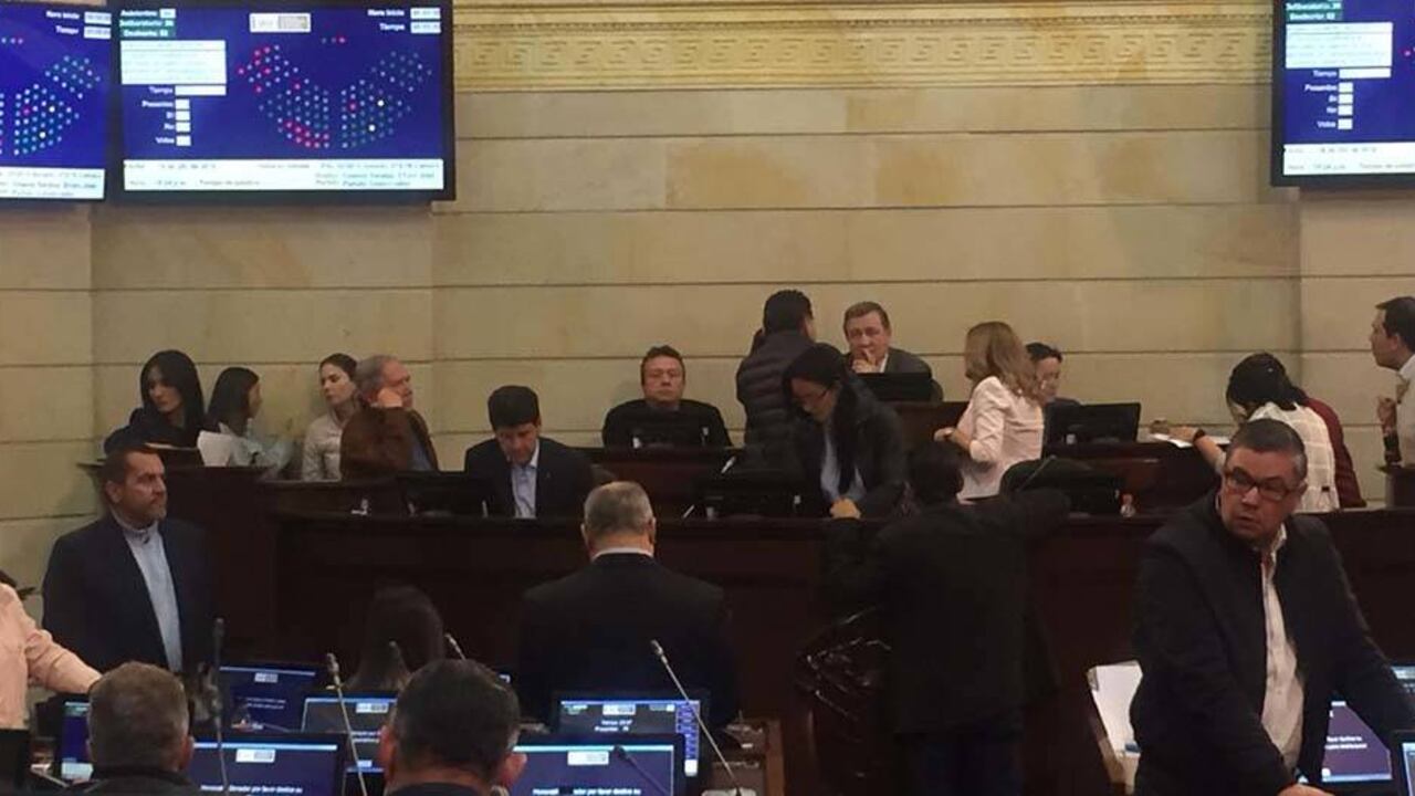 El Senado sesionó este domingo 16 de diciembre en la noche