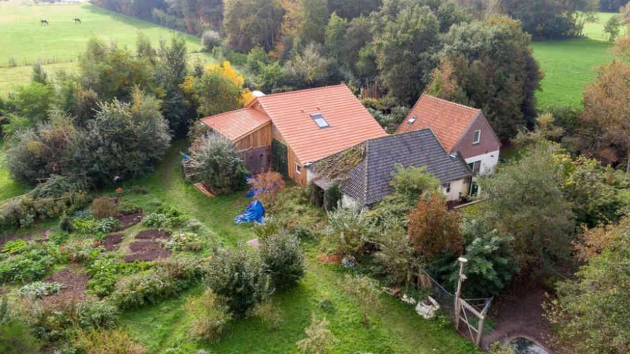 La policía descubrió un sótano secreto en la granja. Foto: EPA/BBC