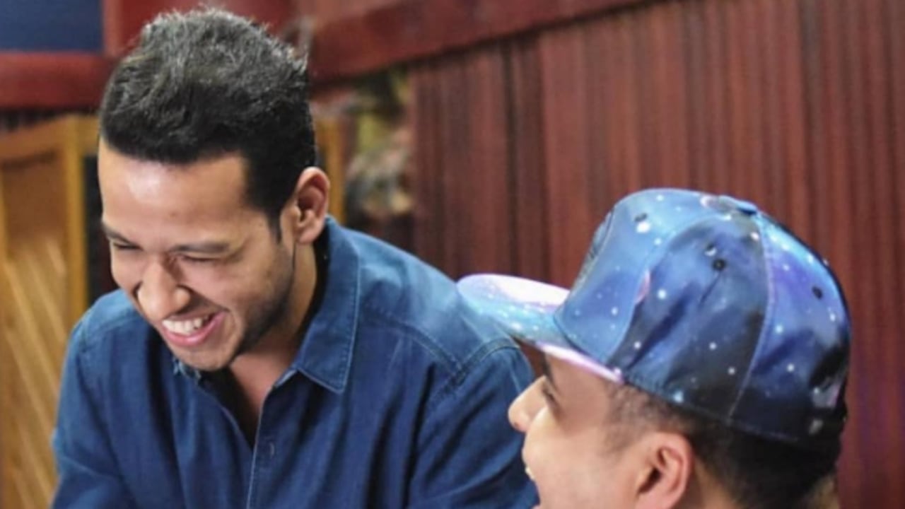 En la imagen Martín Elías, artista fallecido, sonriendo.