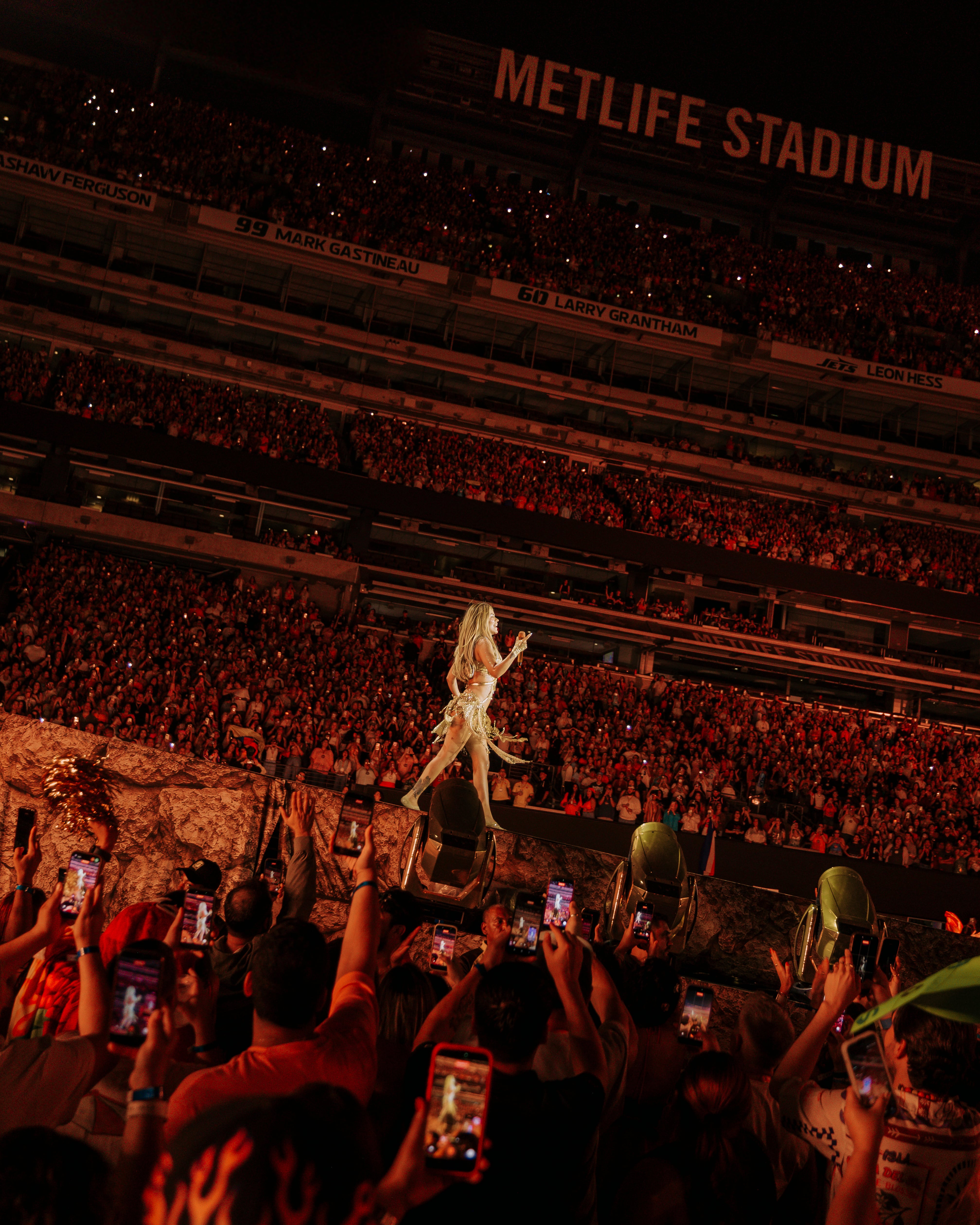 Solo en Estados Unidos, la gira de Karol G sobrepasa las 1.021.756 entradas comercializadas y los 200 millones de Dólares en recaudación, con 24 estadios en 17 mercados.