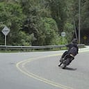 Las líneas rojas sirven para reforzar la información sobre una zona de alta accidentalidad.