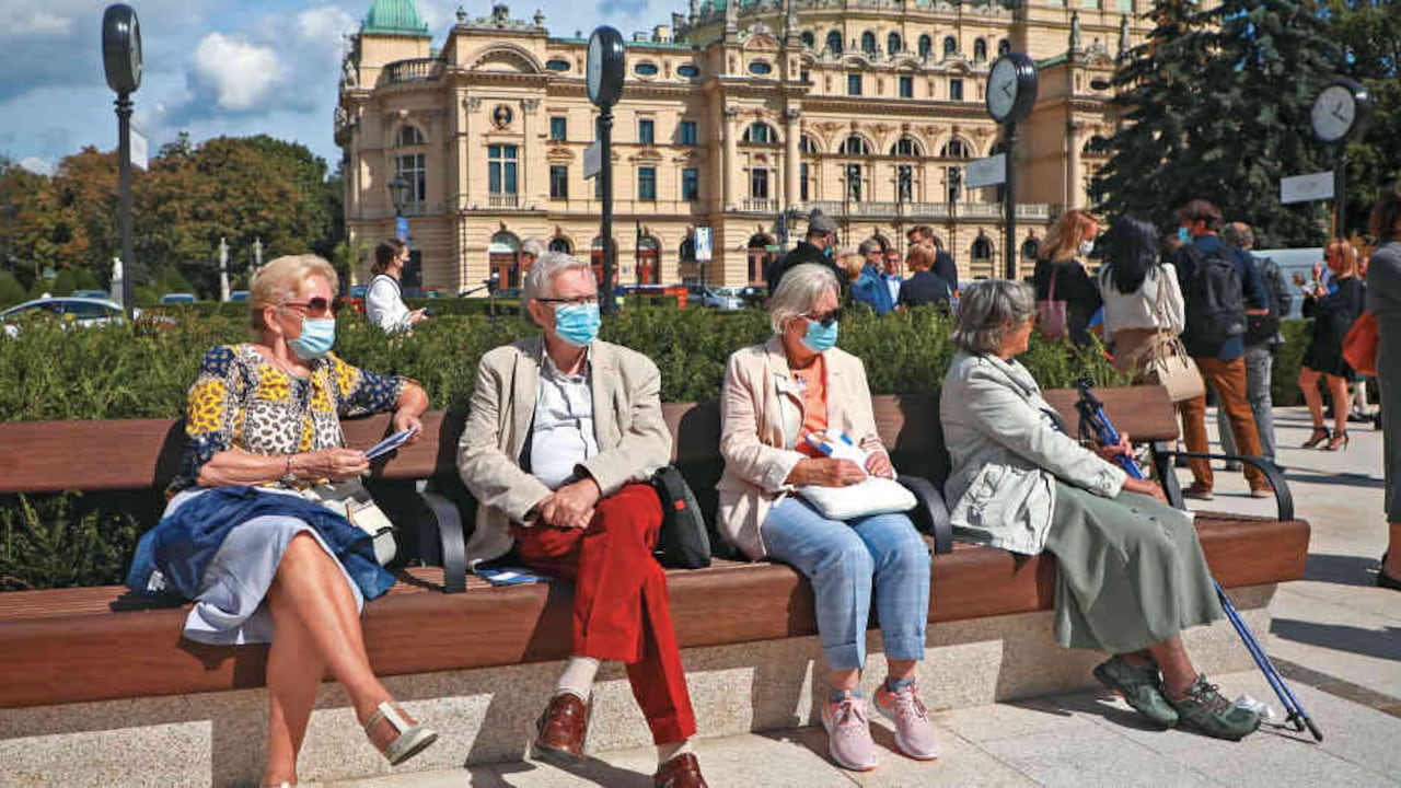 En Europa, las cifras muestran más contagios que la primera ola, pero una menor letalidad del virus.