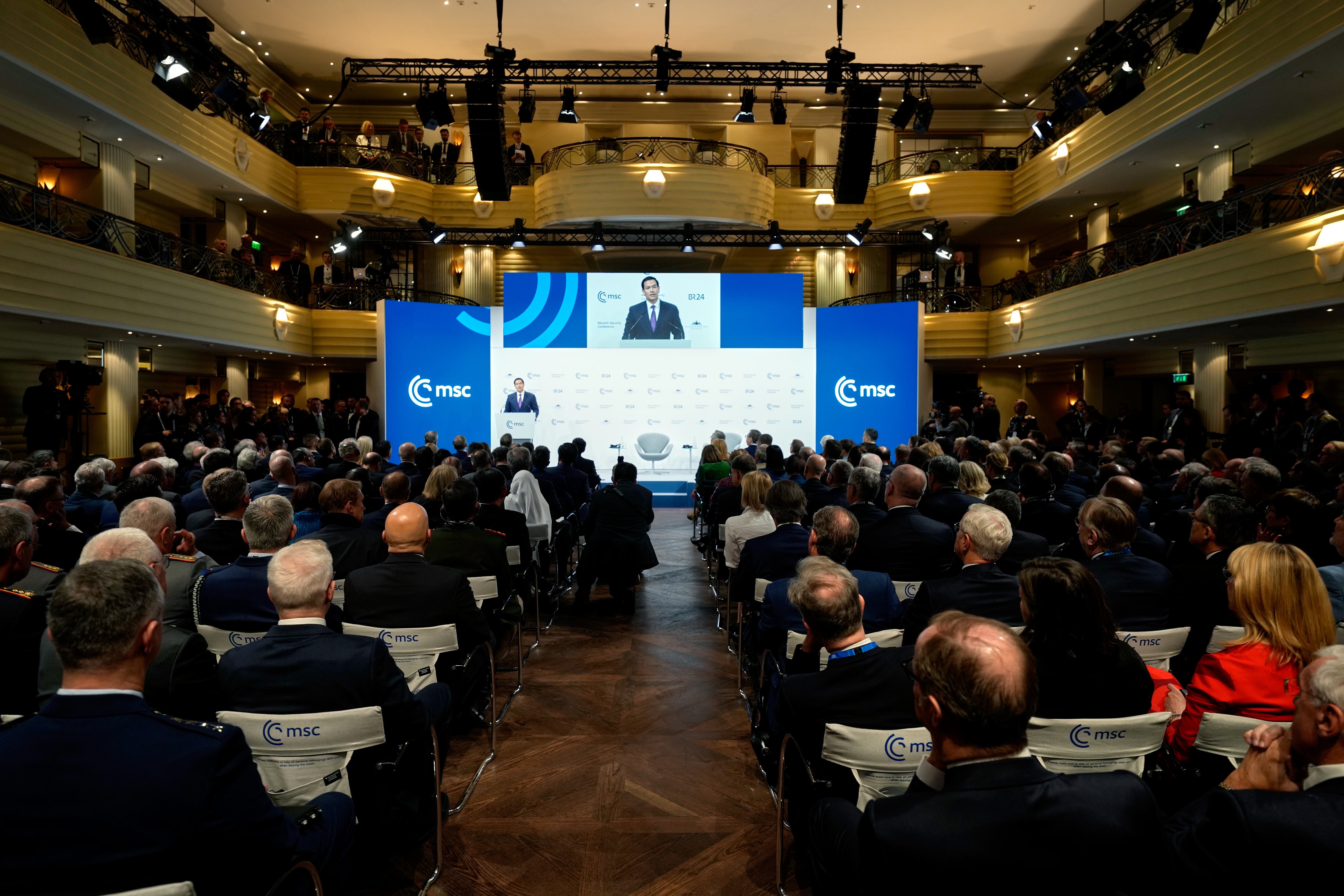 El Secretario de Estado de los Estados Unidos, Marco Rubio, habla durante la Conferencia de Seguridad de Múnich, en Múnich, Alemania.