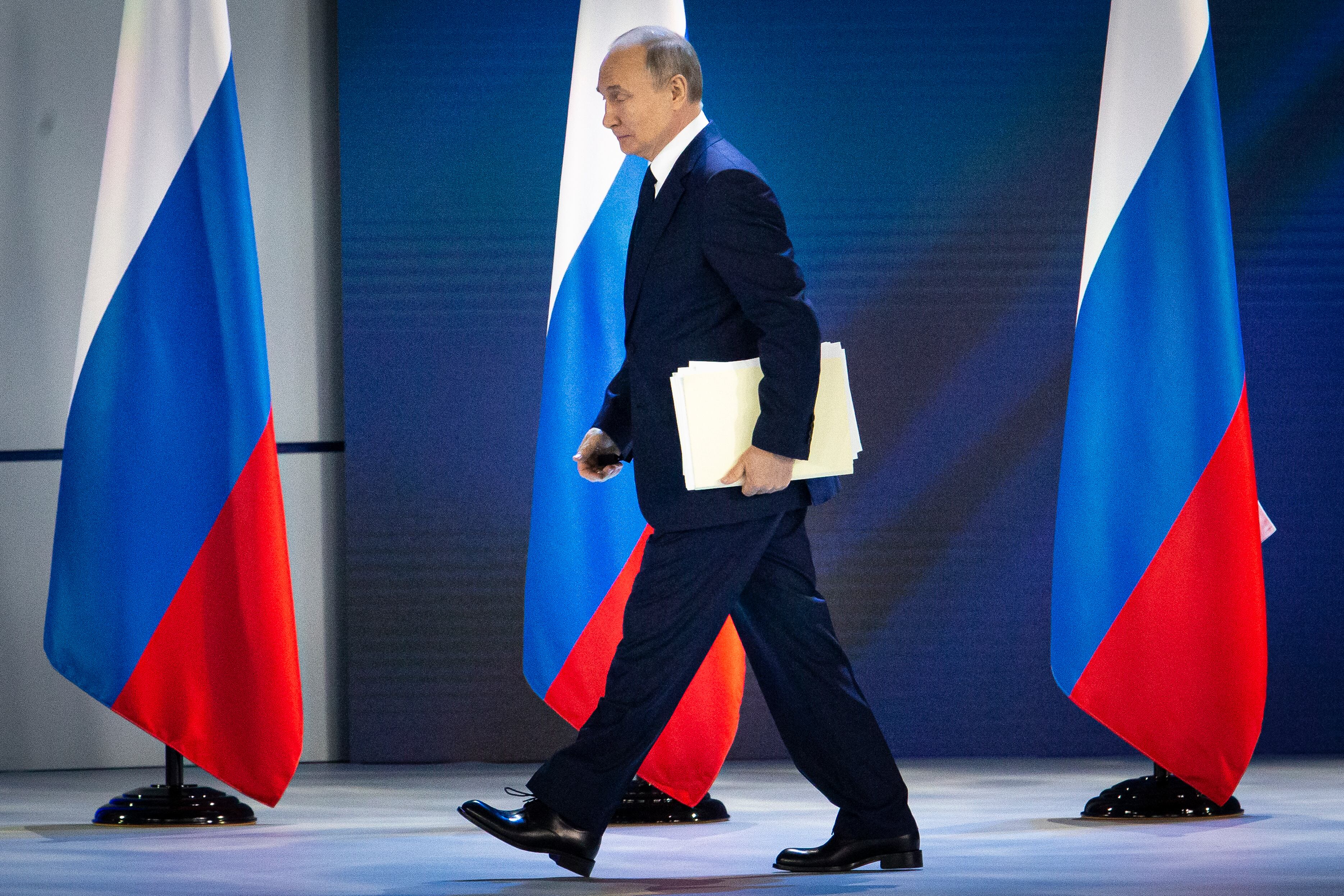 Vladimir Putin invitó a los rusos a vacunarse contra el virus de la covid-19 y definió la vacunación como un gesto “necesario”. (AP Photo/Alexander Zemlianichenko)