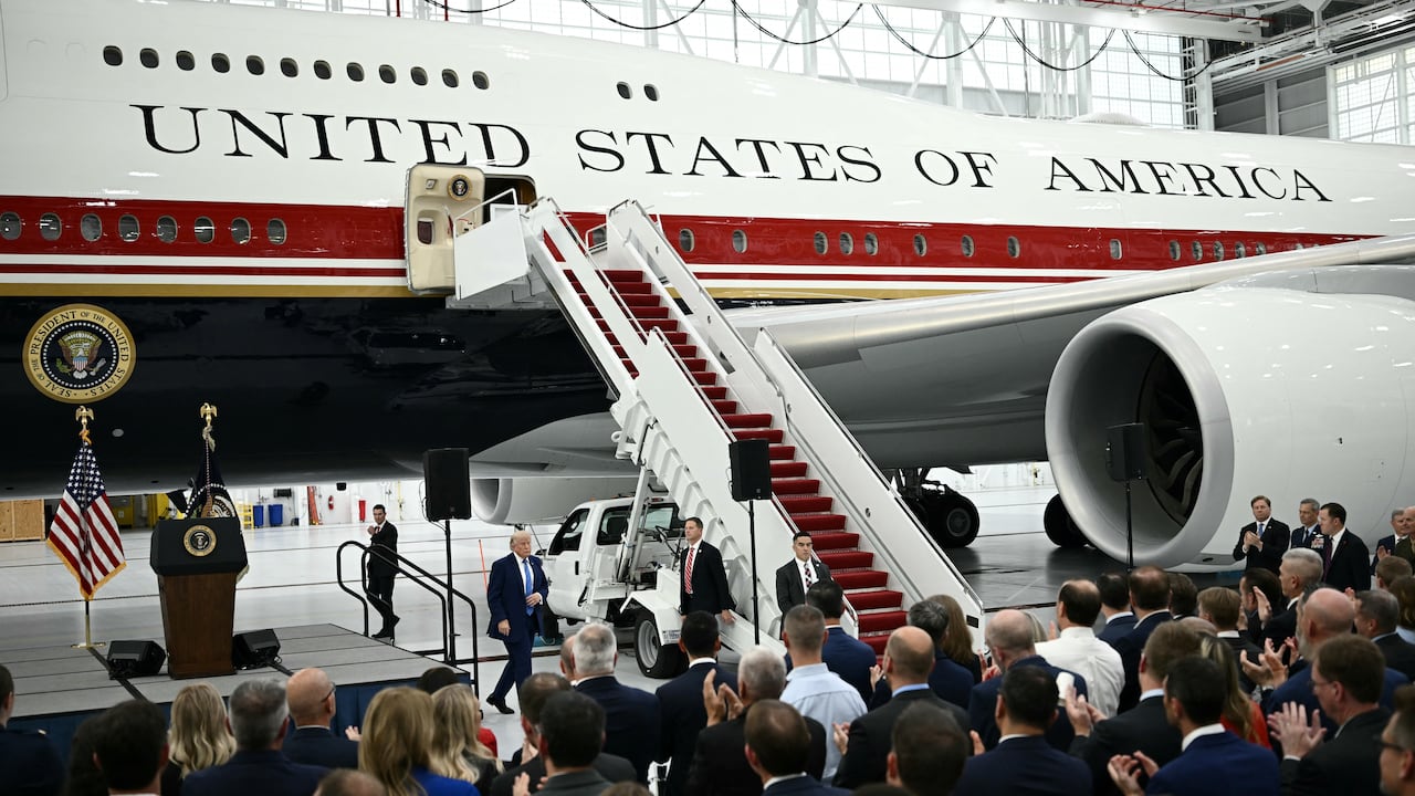 Boeing 747 obsequiado por Catar inicia pruebas de seguridad en Estados Unidos.