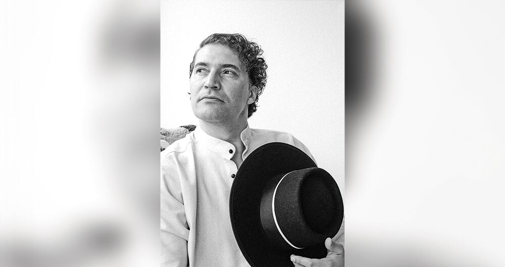 "Entendemos el fotolibro como un objeto, libro, experiencia, donde la audiencia, el lector, debe interactuar desde el tacto, el sonido y la mirada con las fotos y con las historias", explica Escobar-Jaramillo.