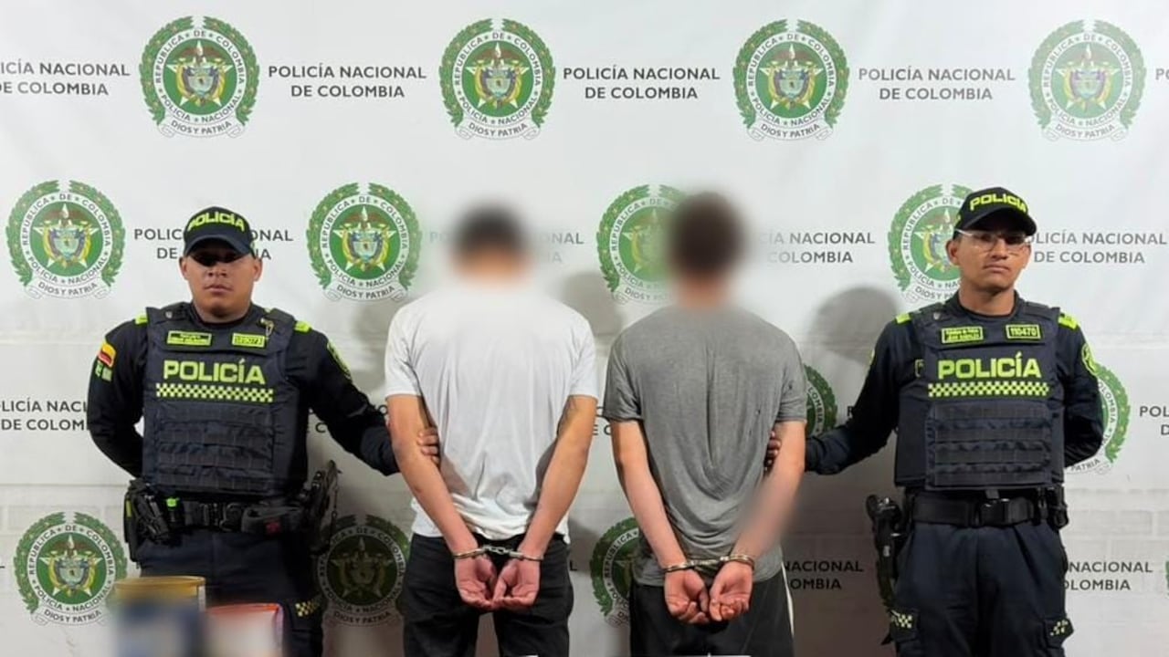 Policía de Bogotá captura a dos hombres de 19 años.
