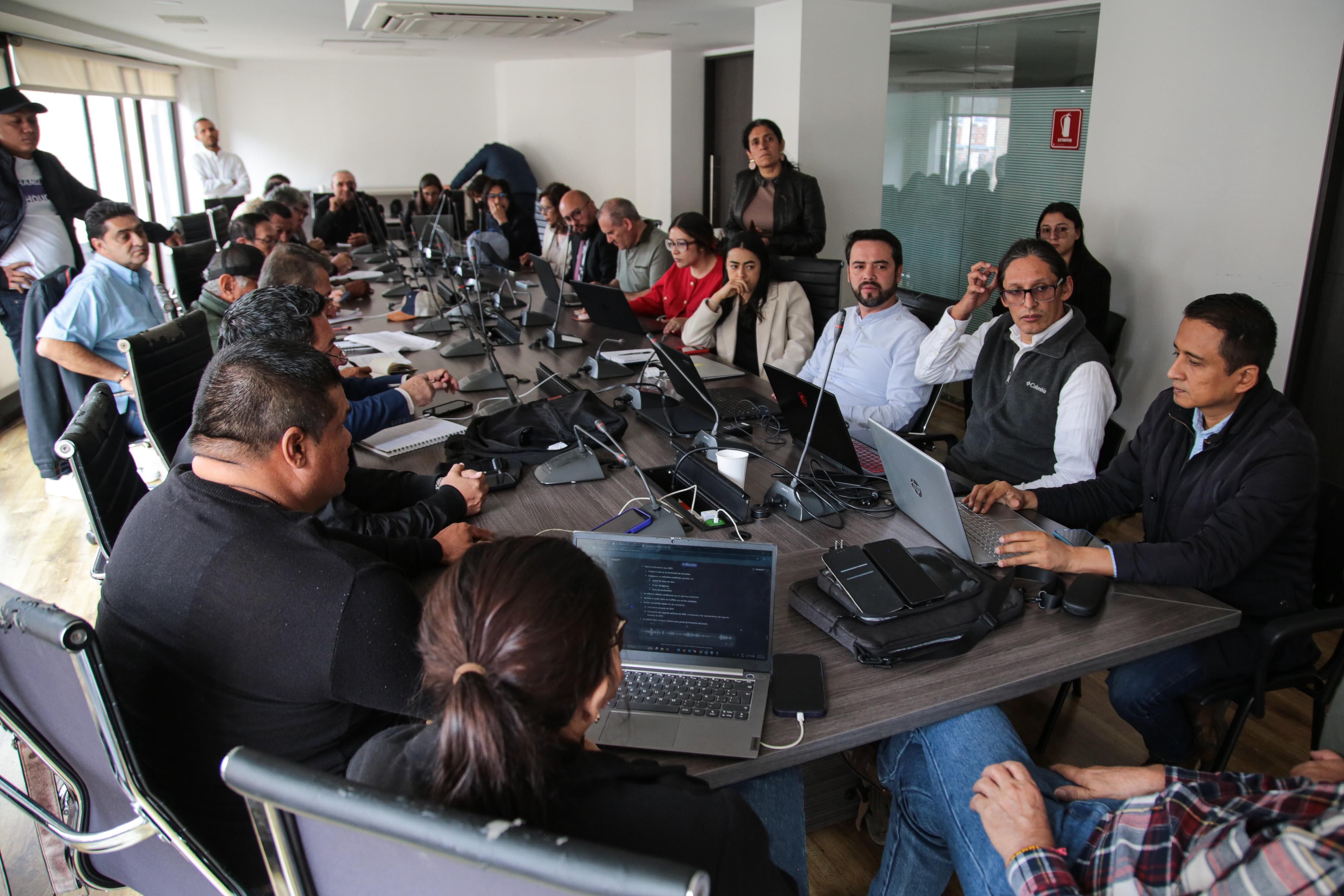 Ministerio de Agricultura y voceros del paro arrocero, durante la mesa de arroz instalada para tratar de llevar a un acuerdo.