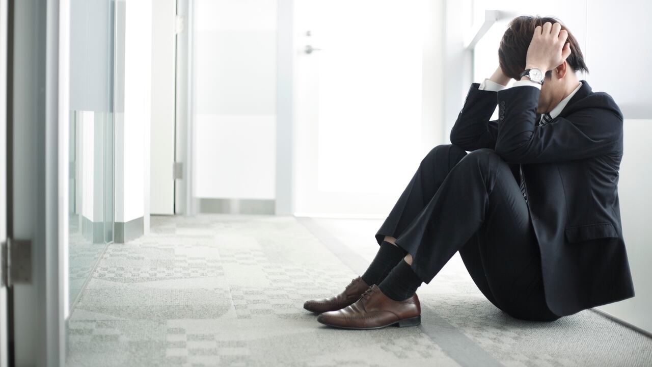 El estrés financiero es un problema cada vez más frecuente que afecta emocionalmente a individuos y familias debido a diversas dificultades relacionadas con el manejo de sus recursos económicos.