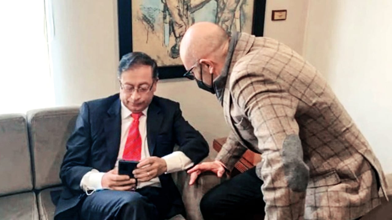 Xavier Vendrell asesoró a Gustavo Petro en la pasada campaña electoral. Hoy lidera un grupo de activistas y habla en nombre del Gobierno.