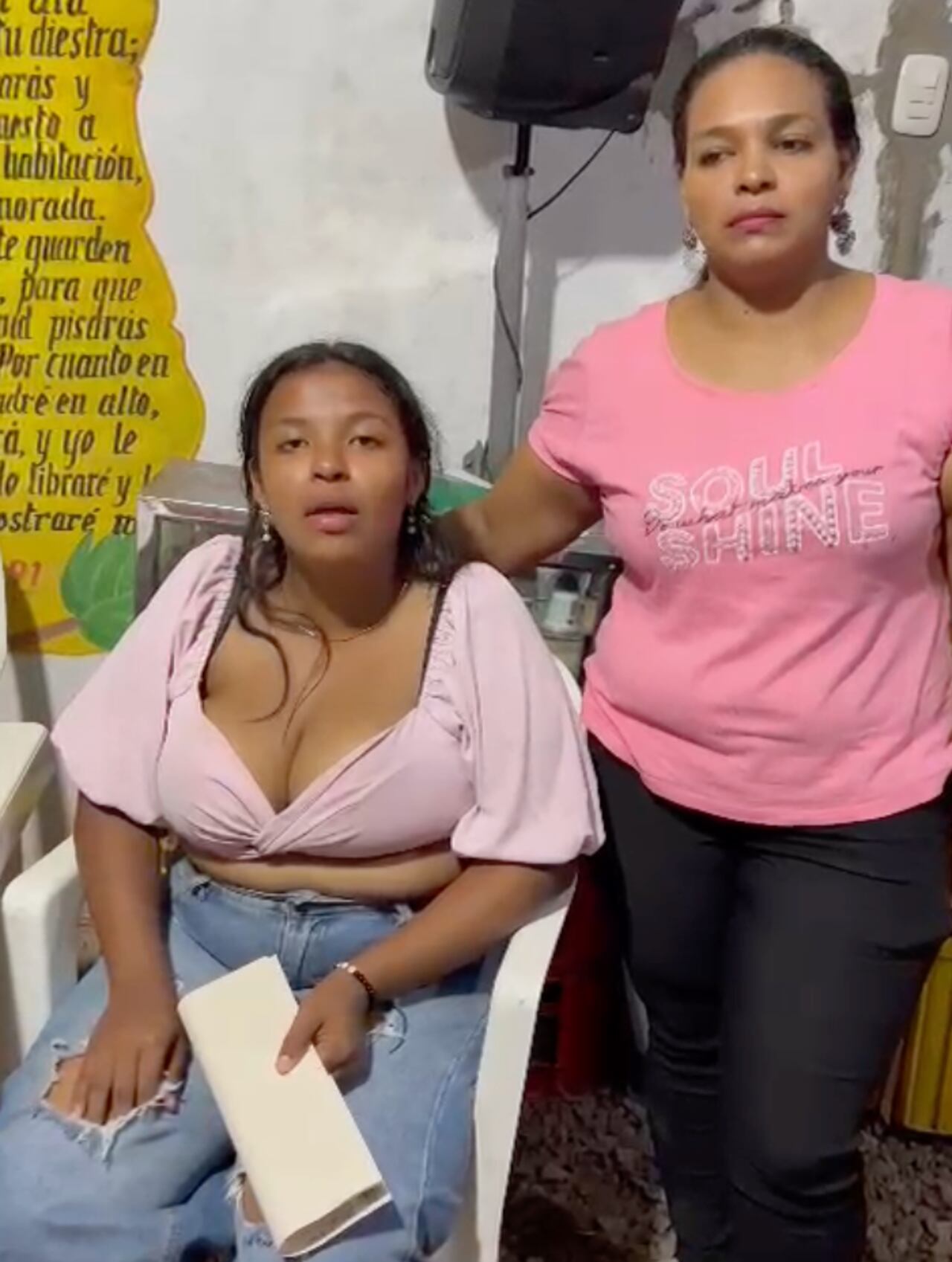 La joven Tiffany Cantillo y su madre.