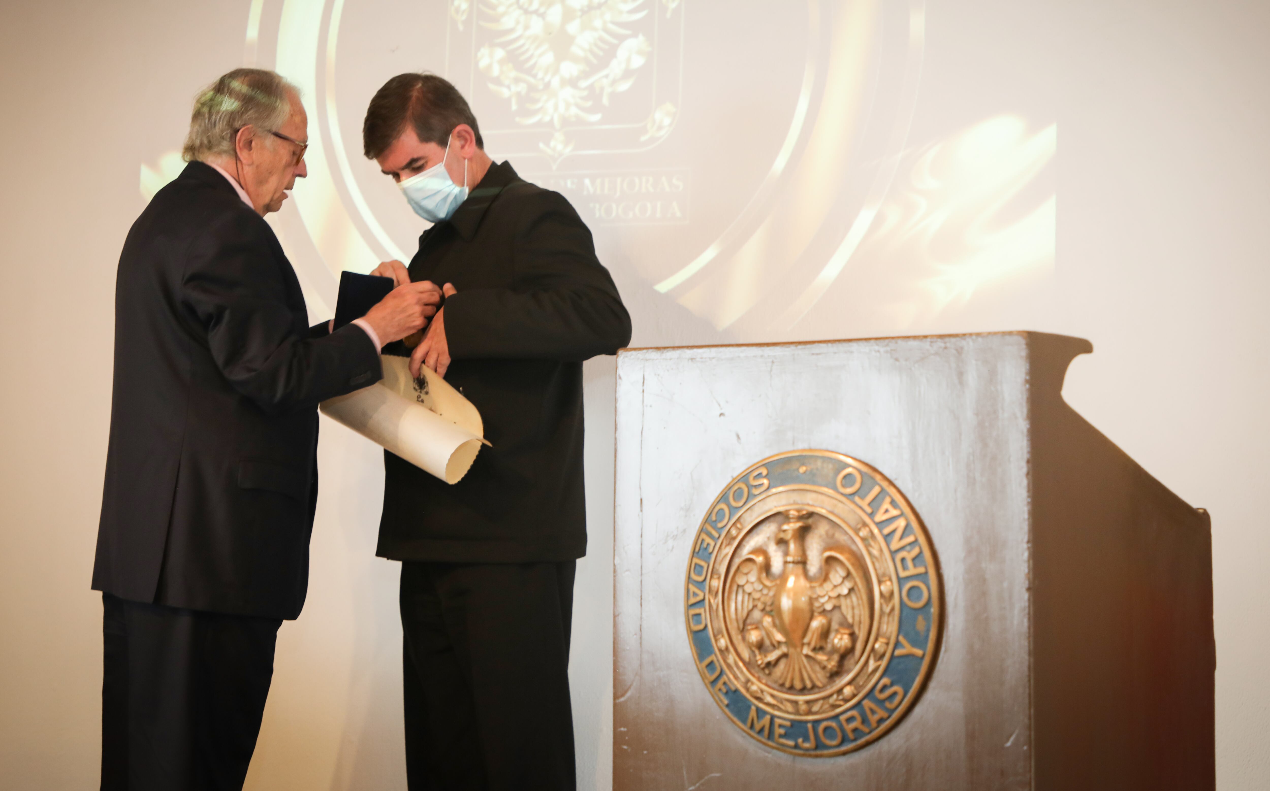 La Sociedad de Mejoras y Ornato de Bogotá otorgó el premio Gonzalo Jiménez de Quesada al Banco de Alimentos de Bogotá.