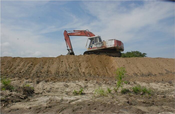 Maquinaria del Incoder y Corpoica que hacen parte del Banco de Maquinarias que fueron alquiladas a particulares para que dragaran, secaran y construyeran diques en zona del parque como en Aracataca y en zona de impacto como en Fundación.