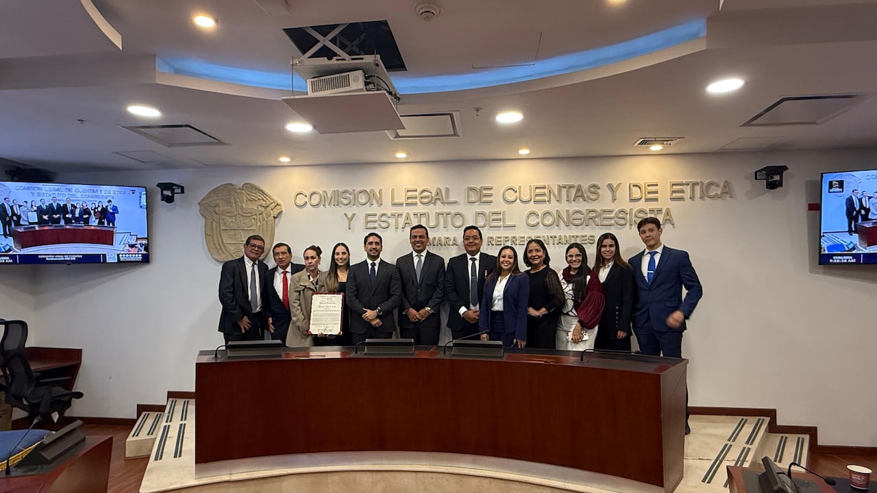 Firma jurídica caleña AZC Legal fue distinguida por el Congreso.