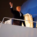 Funcionarios de la Casa Blanca reportan que el presidente sigue callado y aislado, y dicen que procuran dejarlo solo con la esperanza de que mantenga ese mismo silencio hasta su último día en el cargo. (AP Photo/Evan Vucci)