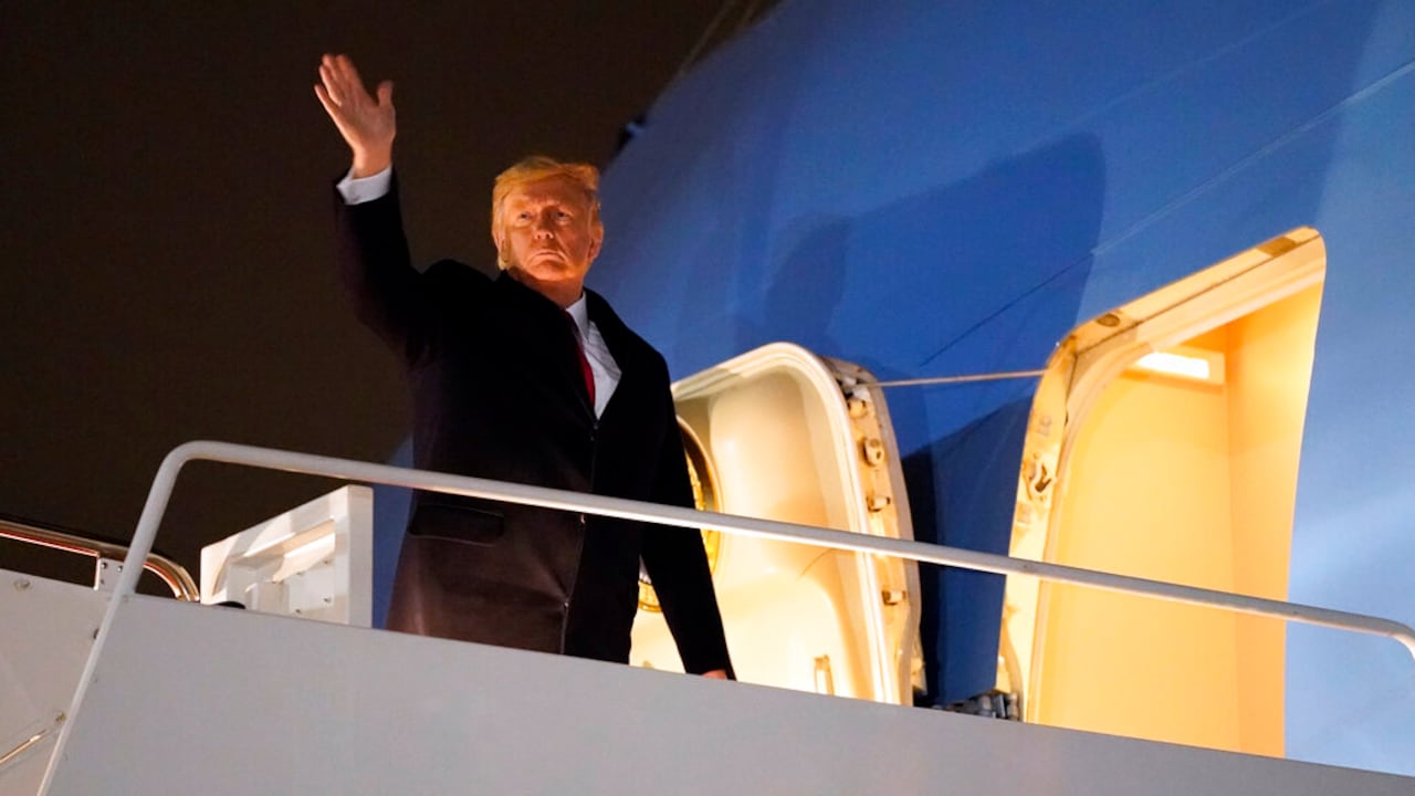 Según narra Michael Wolff en el libro que promete ser el best seller de este año, hubo un personaje clave en el entramado de las elecciones presidenciales de 2020, en las que Donald Trump buscaba la relección: Rudy Giuliani. (AP Photo/Evan Vucci)