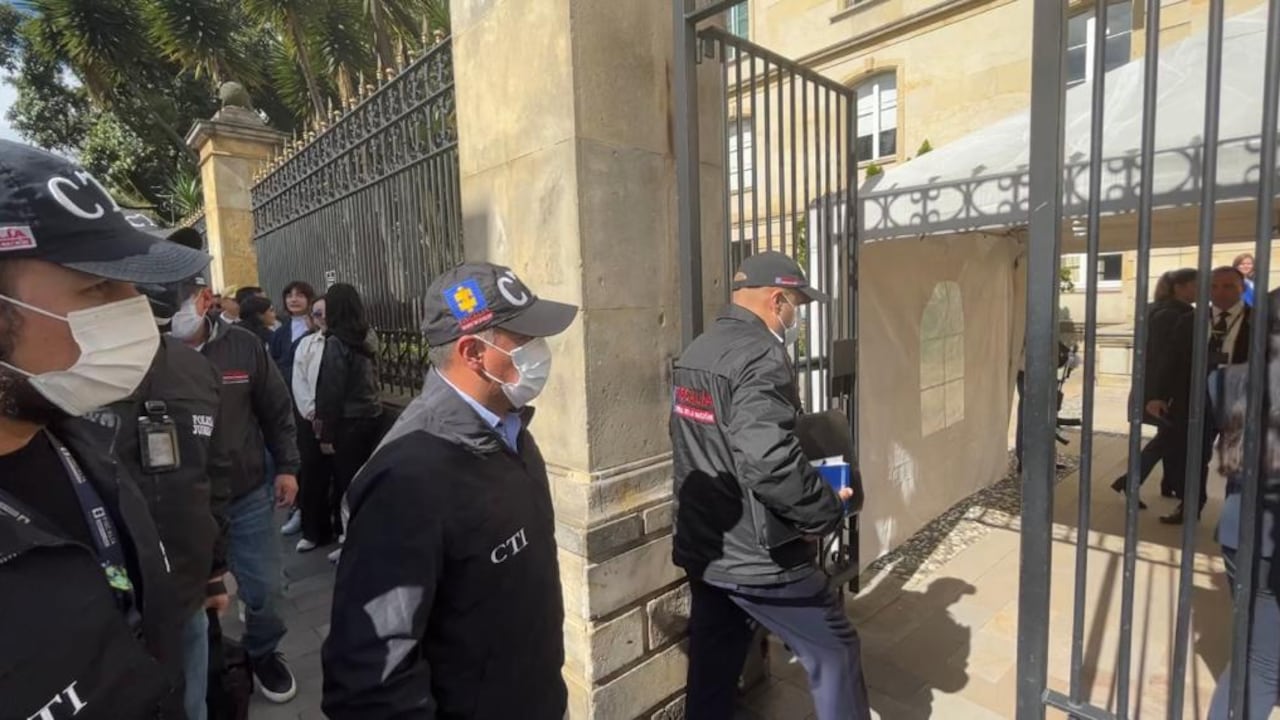 Hombres con atuendos similares a los usados por el CTI de la Fiscalía hurtaron en la casa del concejal. Imagen de referencia, no corresponde a los hehcos