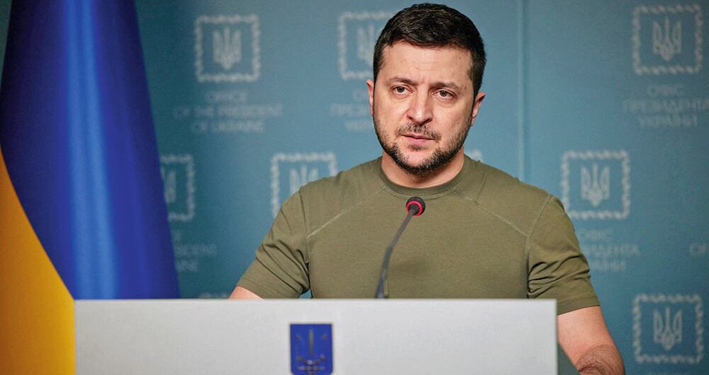  Un cómico de la farándula que fue elegido presidente por un pueblo que estaba hastiado de la politiquería se convirtió en un héroe no solo nacional, sino mundial: Volodímir Zelenski. 