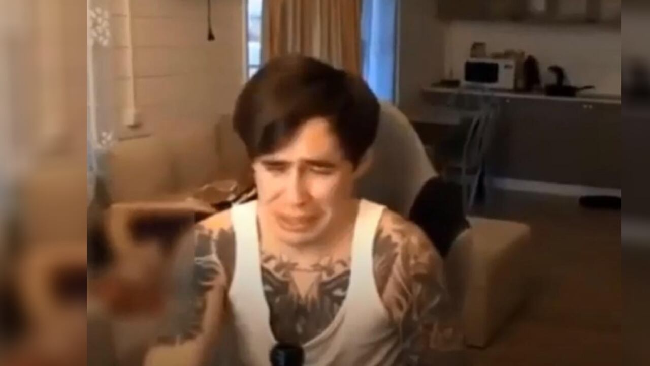 Bloguero es investigado por transmitir fallecimiento de su pareja, al parecer tras haber consumido drogas