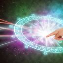 Existen personas quienes se interesan por aprender sobre la lectura de los astros.