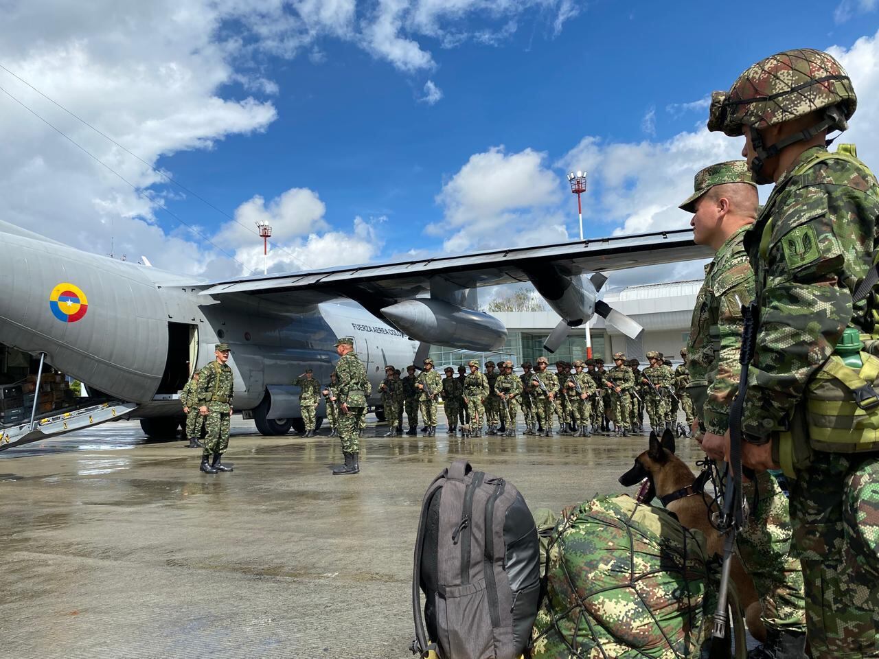 En un avión hércules llegaron al Cauca, 200 hombres de las fuerzas especiales del Ejército para enfrentar a las disidencias de las Farc.