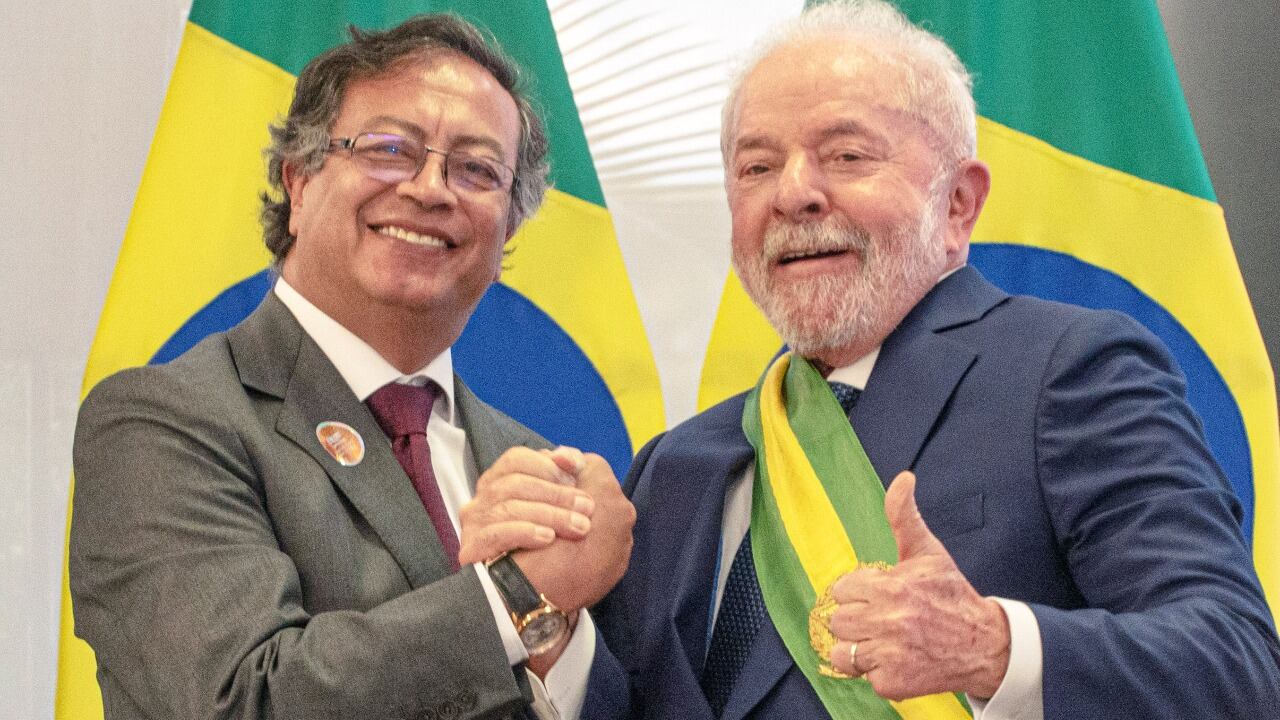 El presidente de Colombia, Gustavo Petro, y el de Brasil, de Luiz Inácio Lula da Silva, en la posesión presidencial de Lula en Brasilia, Brasil.