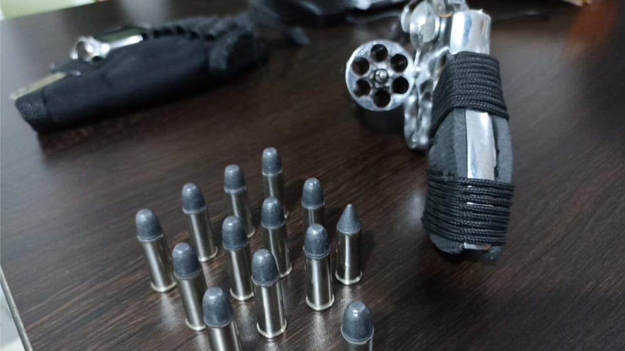 Al parecer, comercializaban estupefacientes en pequeñas cantidades.