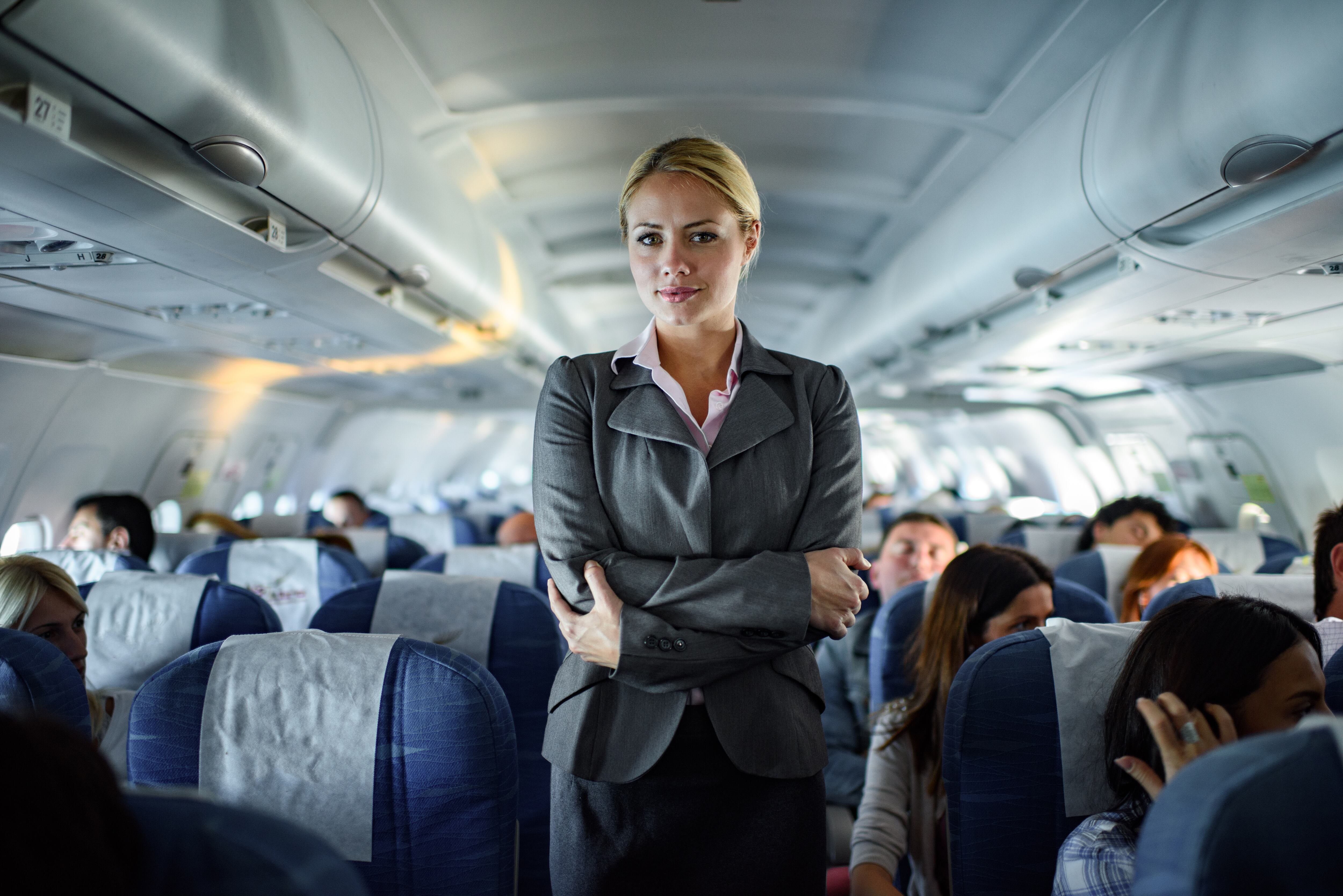 Por manipular el equipaje de un asistente de vuelo, bloguero fue expulsado de un avión
