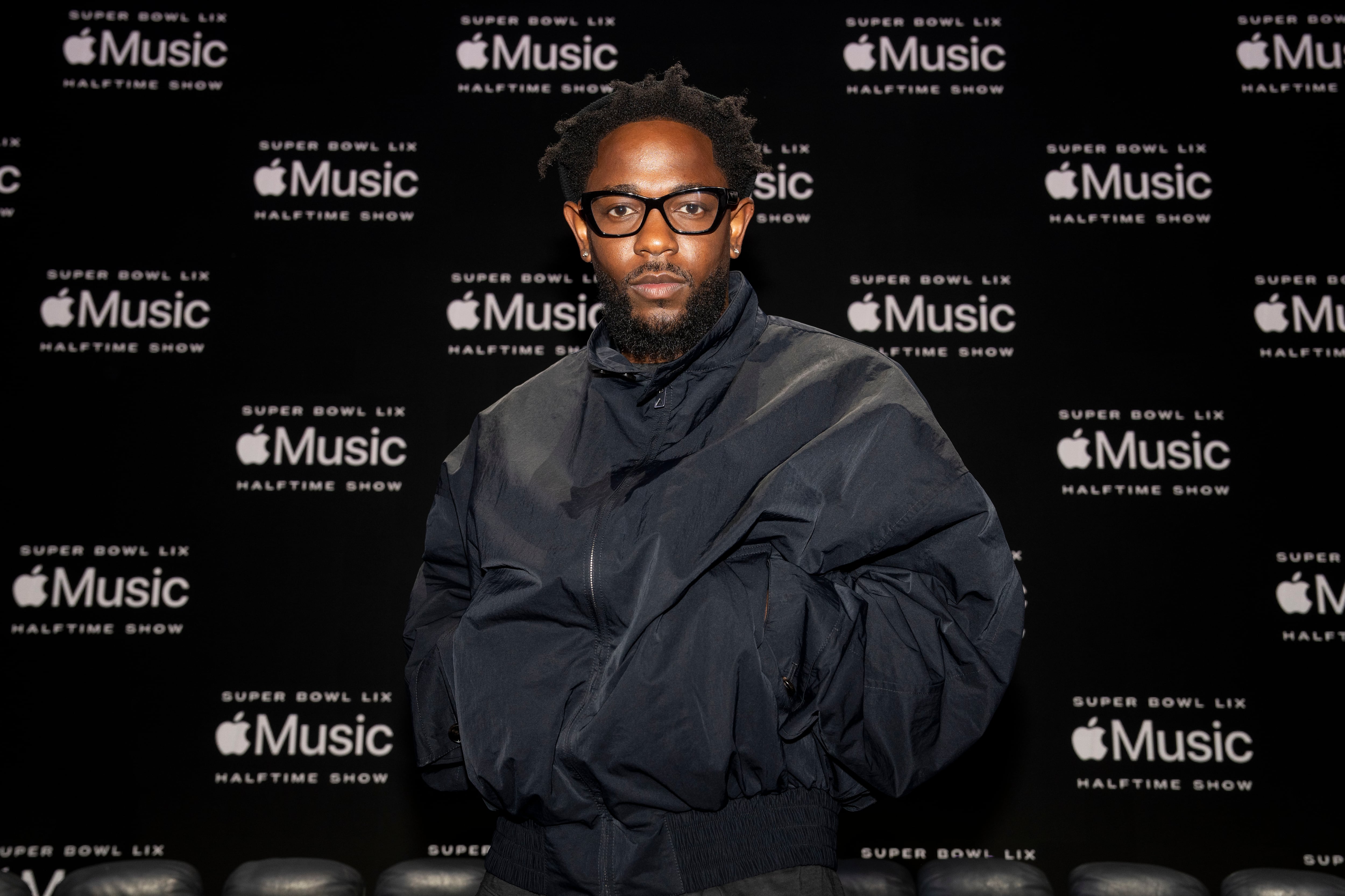 Kendrick Lamar cantó en el show de medio tiempo en el Super Bowl.