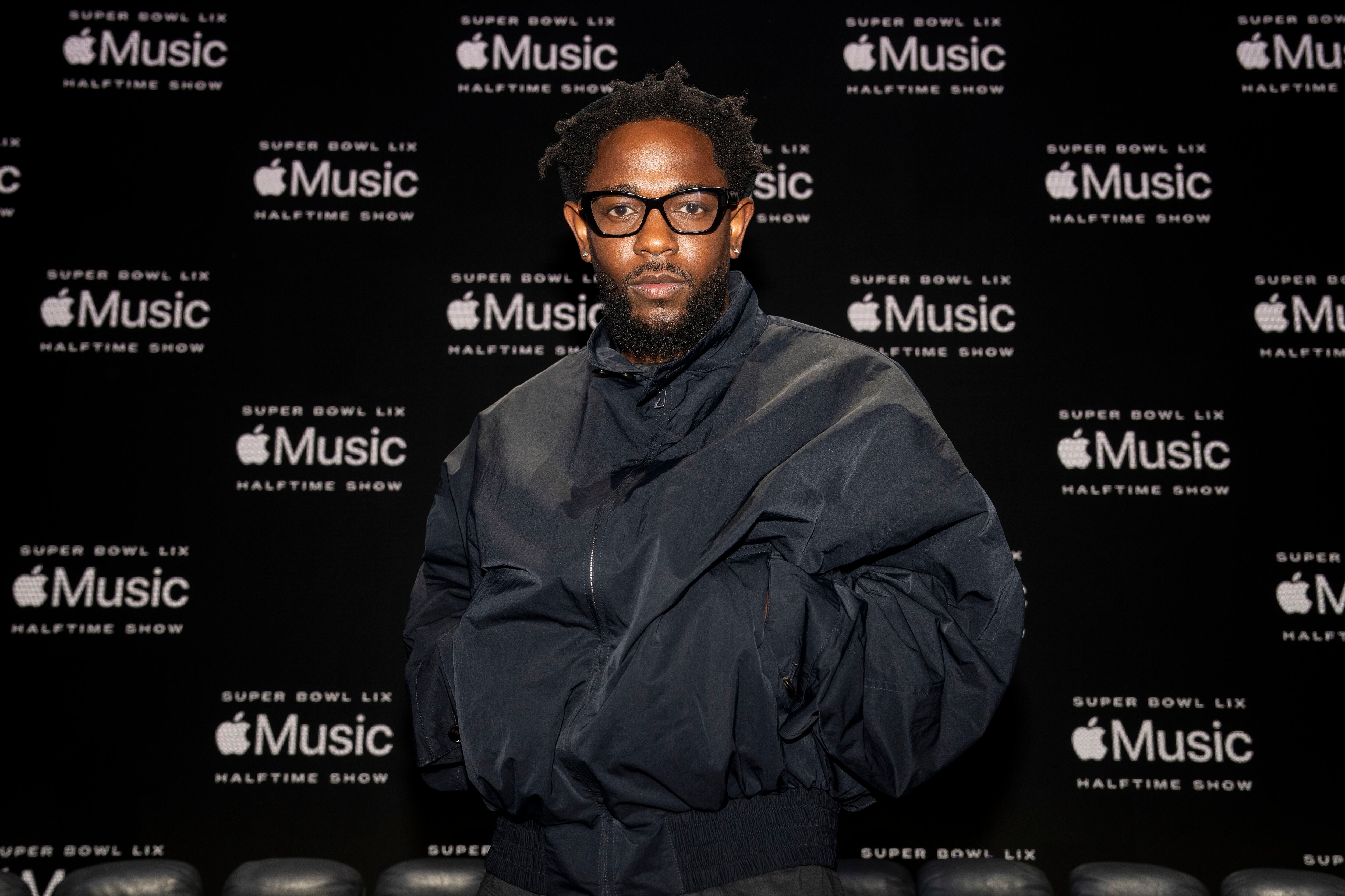 Kendrick Lamar cantó en el show de medio tiempo en el Super Bowl.