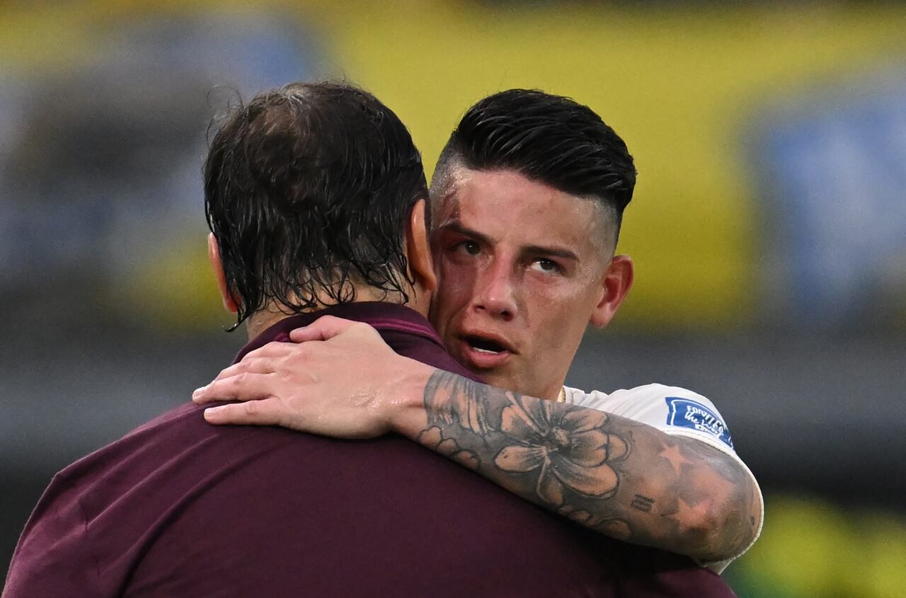 Colombia's midfielder #10 James Rodriguez is greeted by Colombia's Argentine coach Nestor Lorenzo after being replaced during the 2026 FIFA World Cup South American qualifiers football match between Colombia and Chile at the Roberto Melendez Metropolitan stadium in Barranquilla, Colombia, on October 15, 2024. (Photo by Raul ARBOLEDA / AFP)