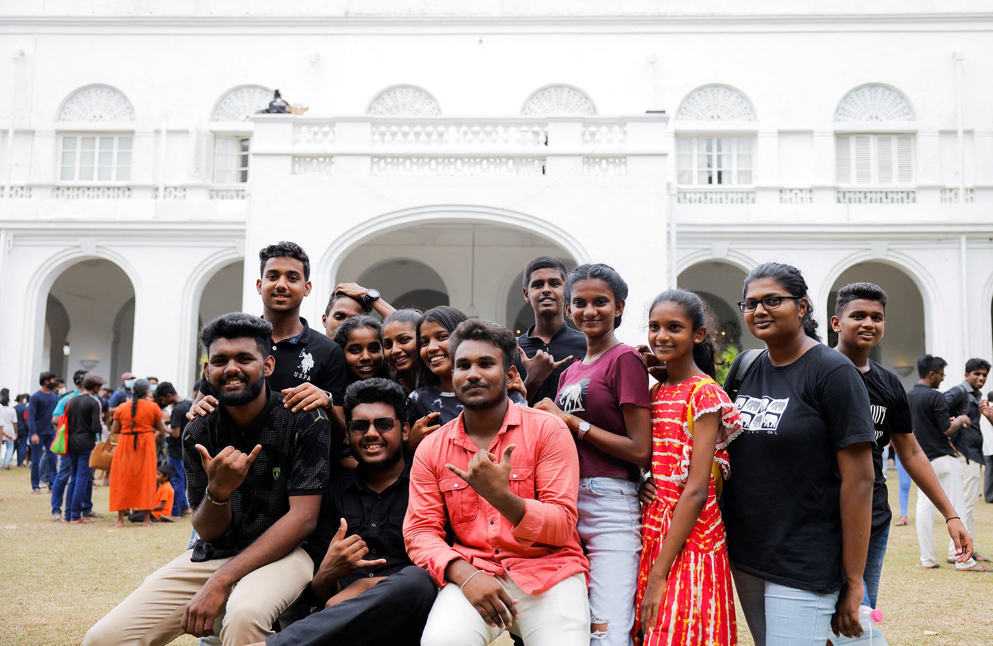 En imágenes : Manifestantes de Sri Lanka ocupan residencias de presidente y primer ministro