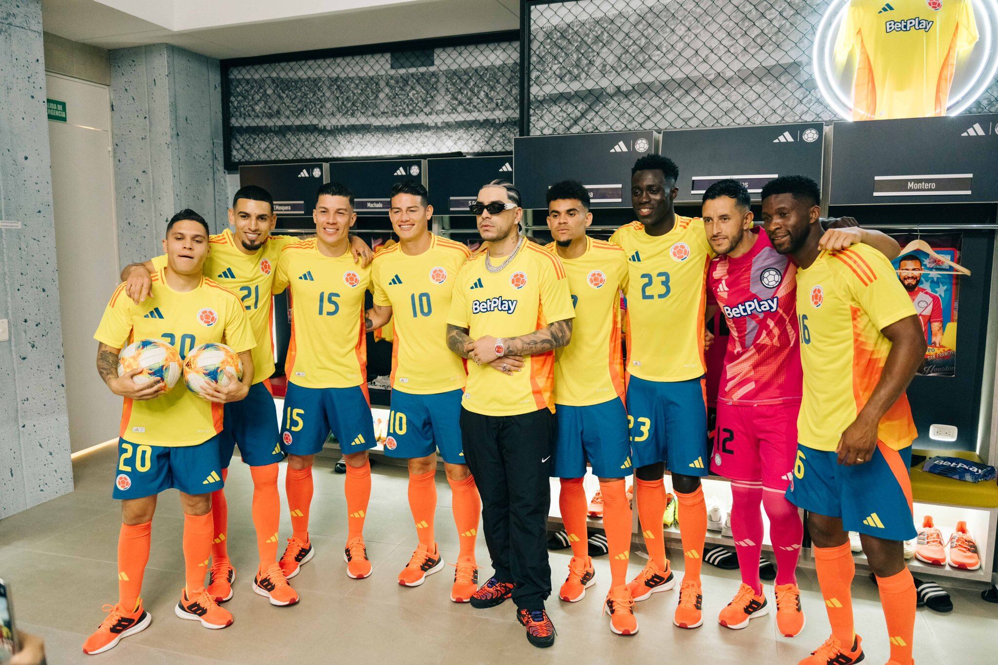 La canción es compuesta por Ryan Castro y producida por SOG