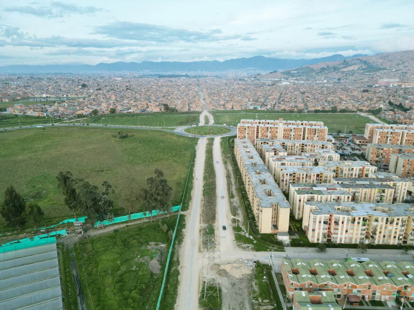 Inició la construcción de la Avenida Las Torres, en Soacha, que conectará con Bogotá. Tendrá una inversión de 28.000 millones de pesos.