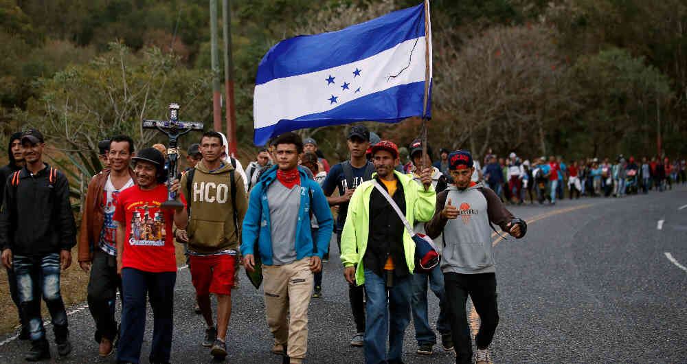 La caravana de migrantes hondureños salió el miércoles para EE. UU. Foto: AP