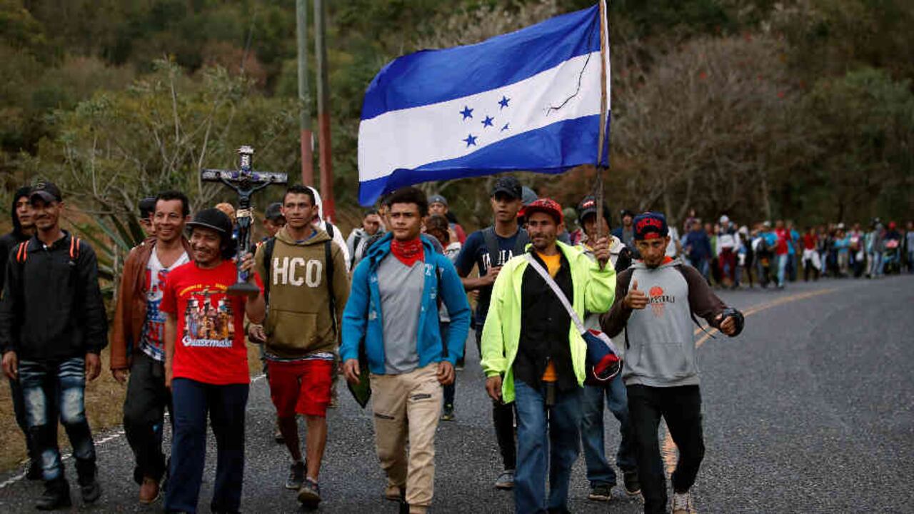 La caravana de migrantes hondureños salió el miércoles para EE.UU. Foto: AP